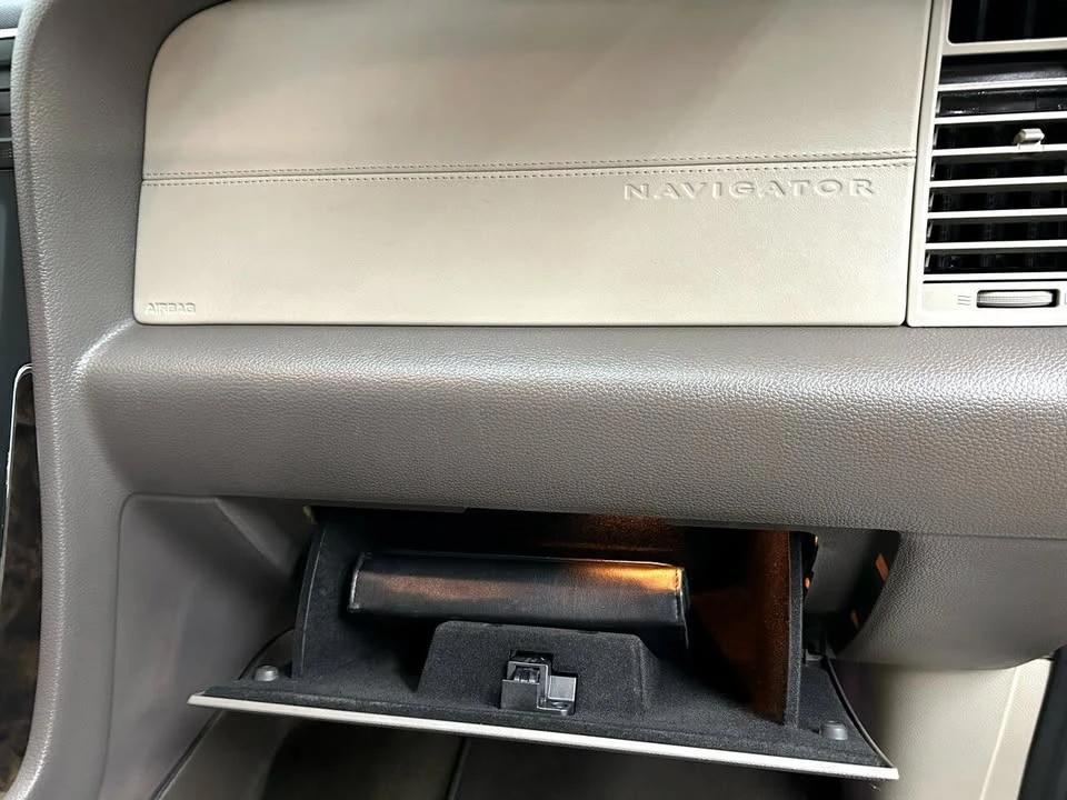 2017 Lincoln Navigator 3rd Gen - Image 17 of 19