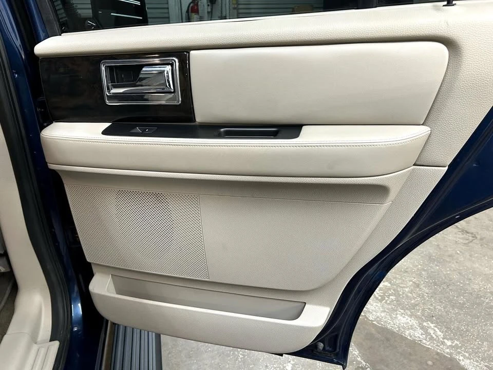 2017 Lincoln Navigator 3rd Gen - Image 18 of 19
