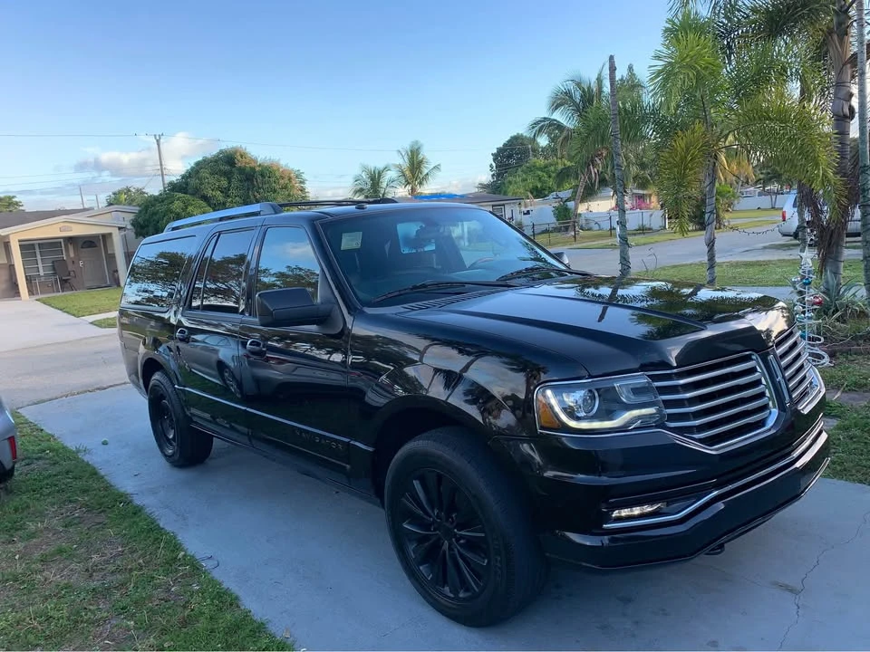 2017 Lincoln Navigator 3rd Gen - Image 2 of 4