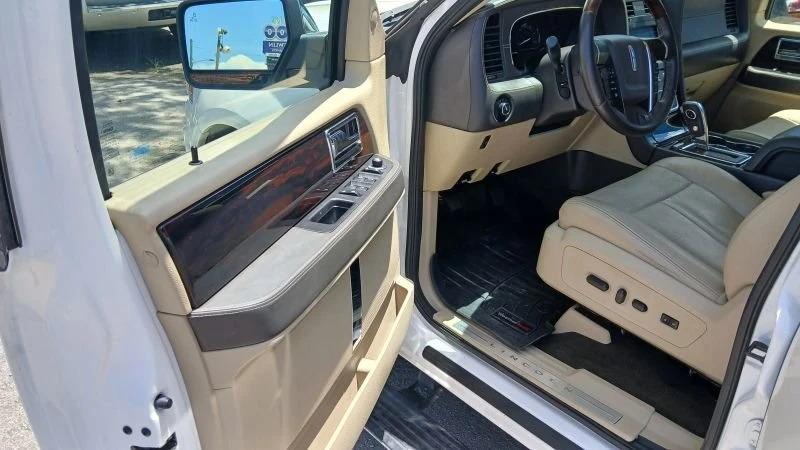 2017 Lincoln Navigator 3rd Gen - Image 12 of 19