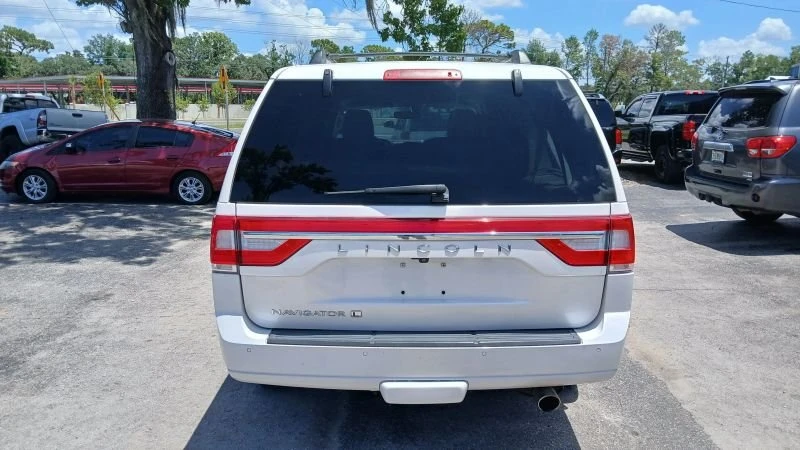 2017 Lincoln Navigator 3rd Gen - Image 4 of 19