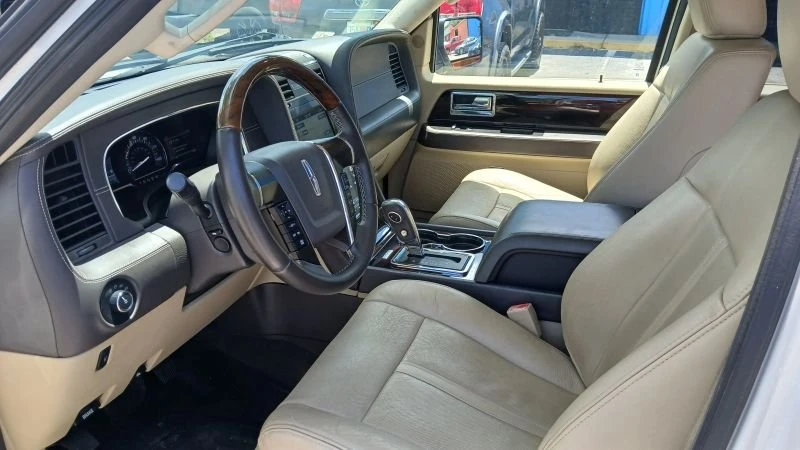 2017 Lincoln Navigator 3rd Gen - Image 13 of 19