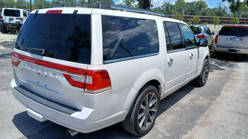2017 Lincoln Navigator 3rd Gen - Image 5 of 19