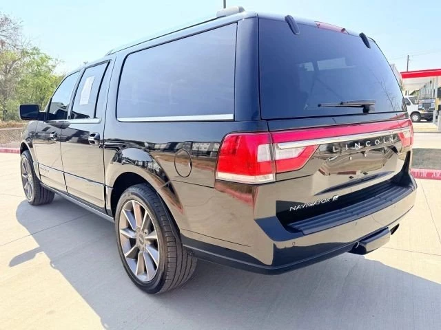 2017 Lincoln Navigator 3rd Gen - Image 5 of 17
