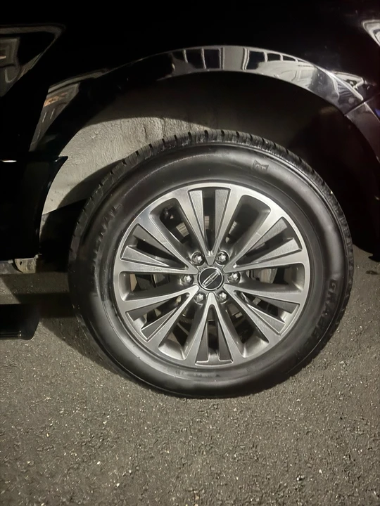 2017 Lincoln Navigator 3rd Gen - Image 4 of 10