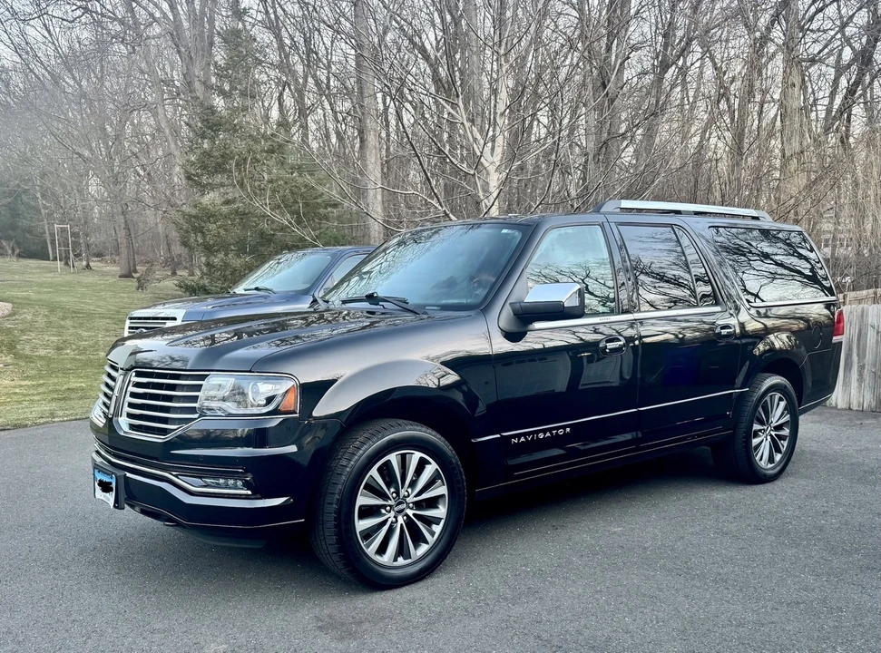 2017 Lincoln Navigator 3rd Gen - Image 3 of 10
