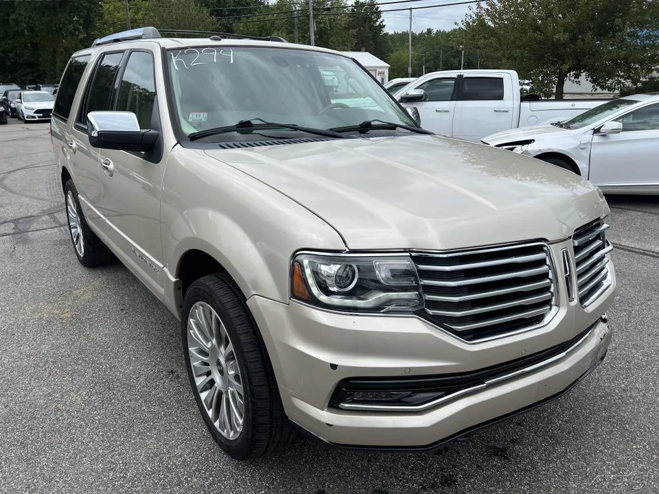 2017 Lincoln Navigator 3rd Gen - Image 10 of 12