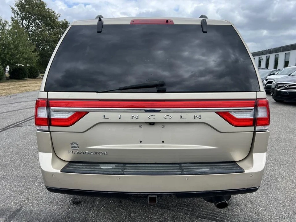 2017 Lincoln Navigator 3rd Gen - Image 2 of 12