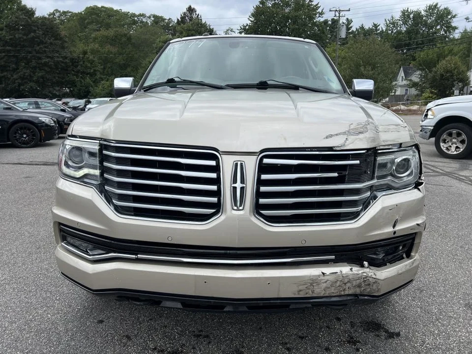 2017 Lincoln Navigator 3rd Gen - Image 4 of 12