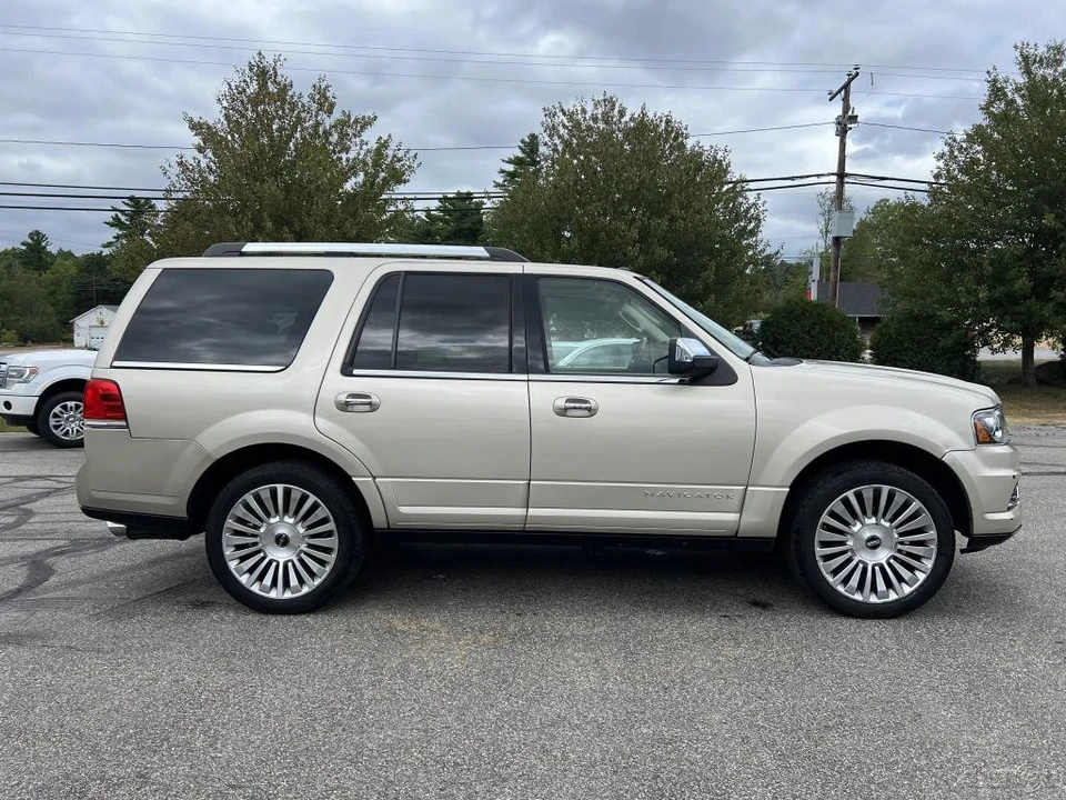 2017 Lincoln Navigator 3rd Gen - Image 5 of 12