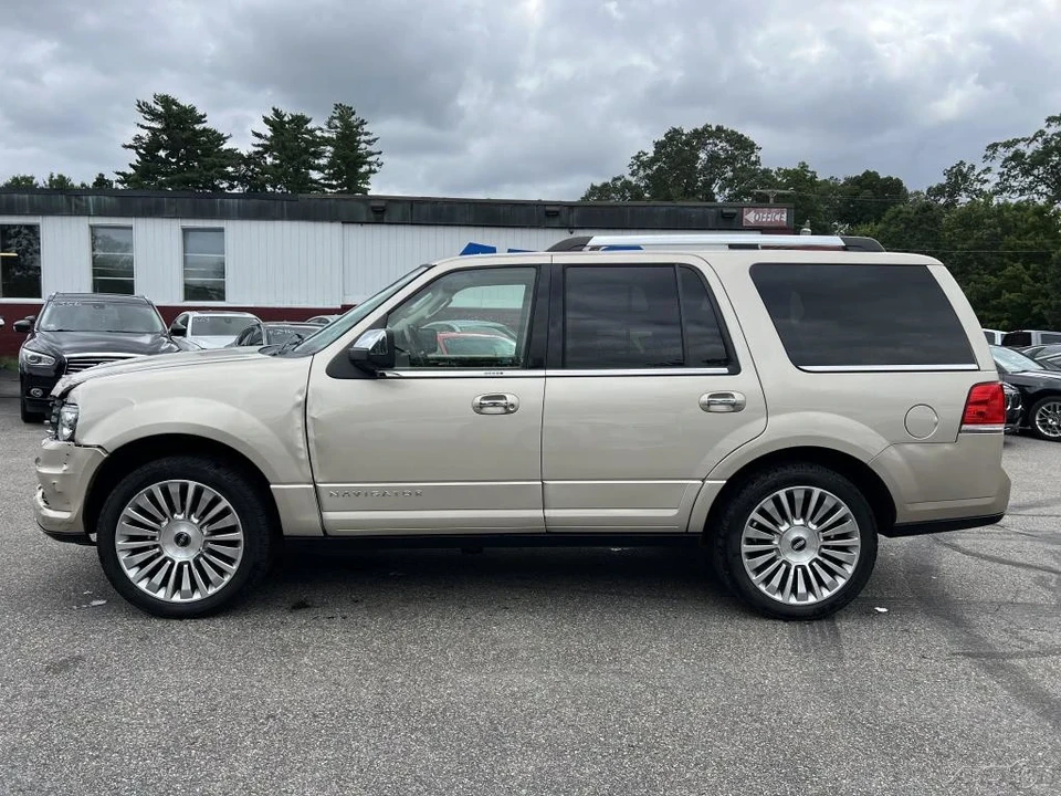 2017 Lincoln Navigator 3rd Gen - Image 9 of 12