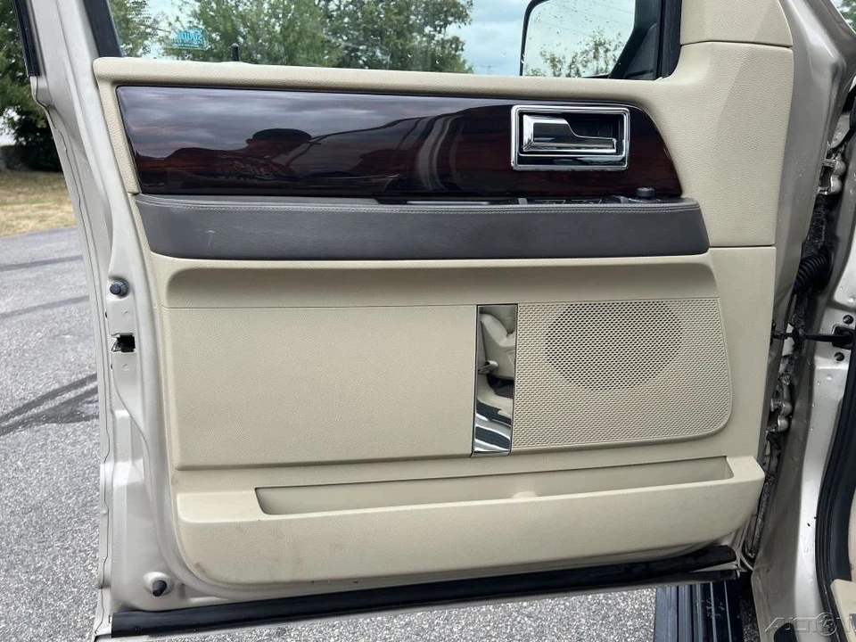 2017 Lincoln Navigator 3rd Gen - Image 12 of 12