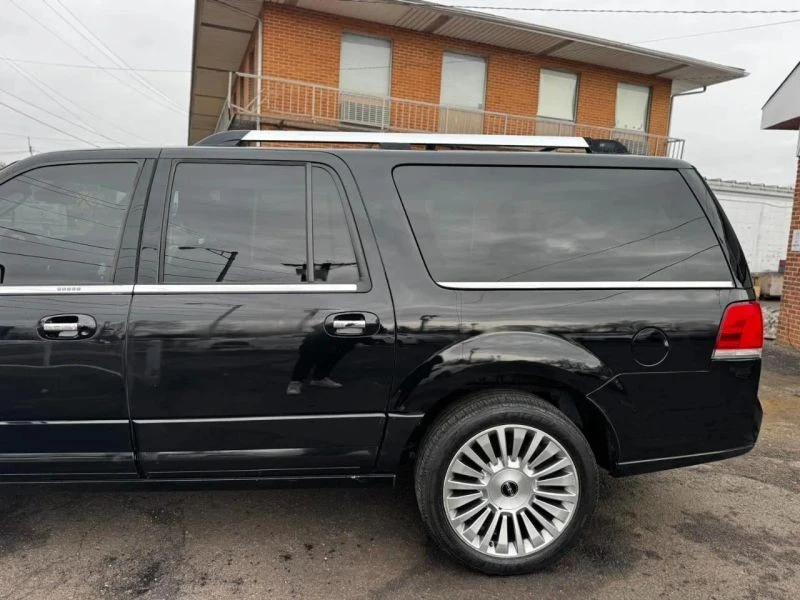 2017 Lincoln Navigator 3rd Gen - Image 9 of 12