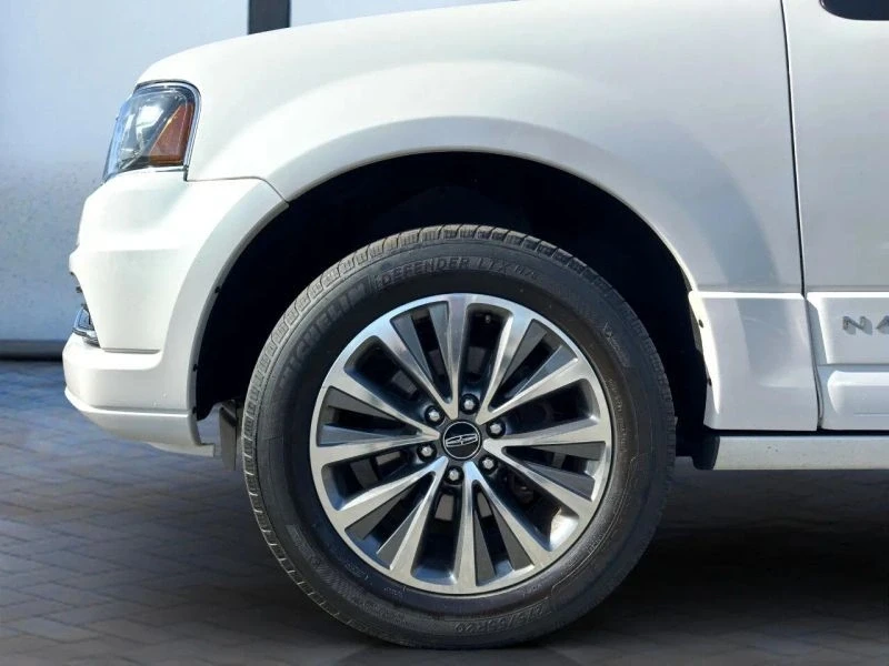 2017 Lincoln Navigator 3rd Gen - Image 9 of 12
