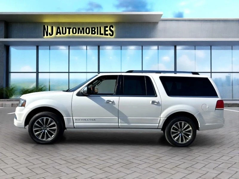 2017 Lincoln Navigator 3rd Gen - Image 4 of 12