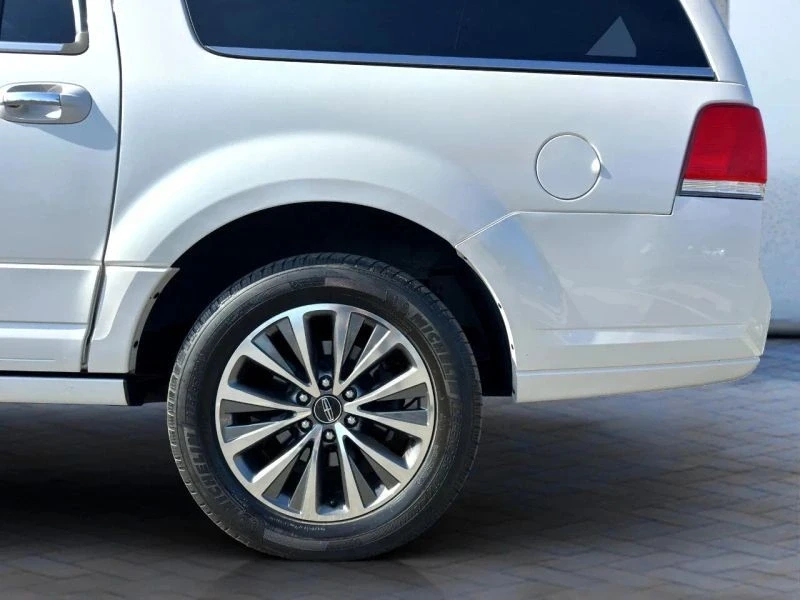 2017 Lincoln Navigator 3rd Gen - Image 11 of 12