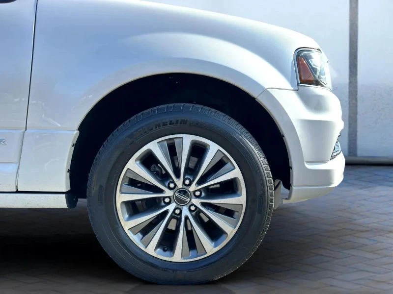 2017 Lincoln Navigator 3rd Gen - Image 10 of 12