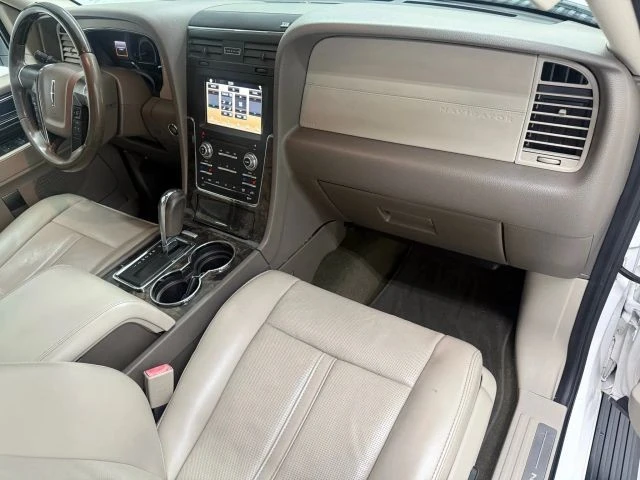 2017 Lincoln Navigator 3rd Gen - Image 9 of 12