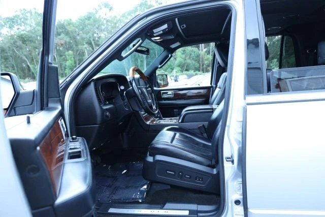 2017 Lincoln Navigator 3rd Gen - Image 9 of 12