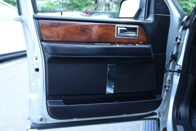 2017 Lincoln Navigator 3rd Gen - Image 8 of 12