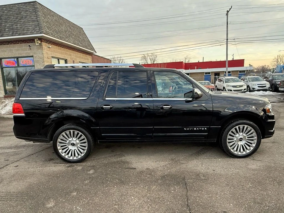2017 Lincoln Navigator 3rd Gen - Image 4 of 12
