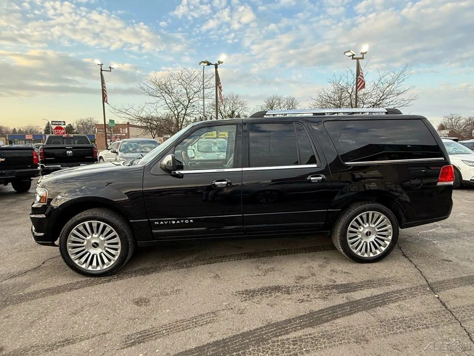 2017 Lincoln Navigator 3rd Gen - Image 8 of 12
