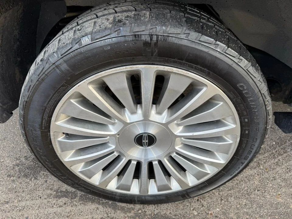 2017 Lincoln Navigator 3rd Gen - Image 11 of 12