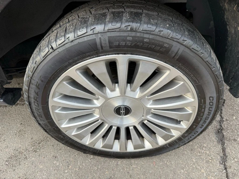 2017 Lincoln Navigator 3rd Gen - Image 10 of 12