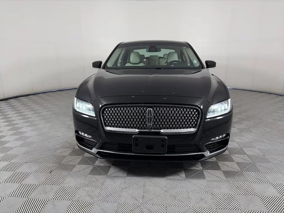 2017 Lincoln Continental 10th Gen - Image 2 of 12