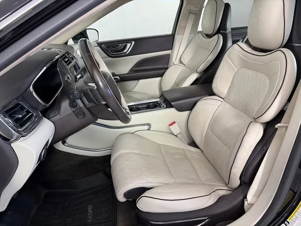 2017 Lincoln Continental 10th Gen - Image 10 of 12