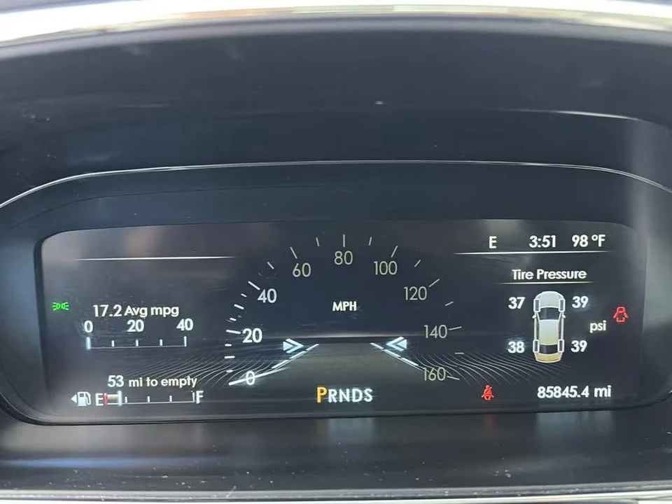 2017 Lincoln Continental 10th Gen - Image 8 of 12