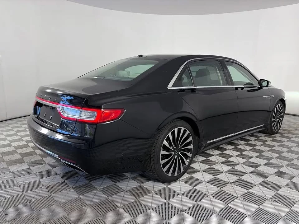 2017 Lincoln Continental 10th Gen - Image 4 of 12