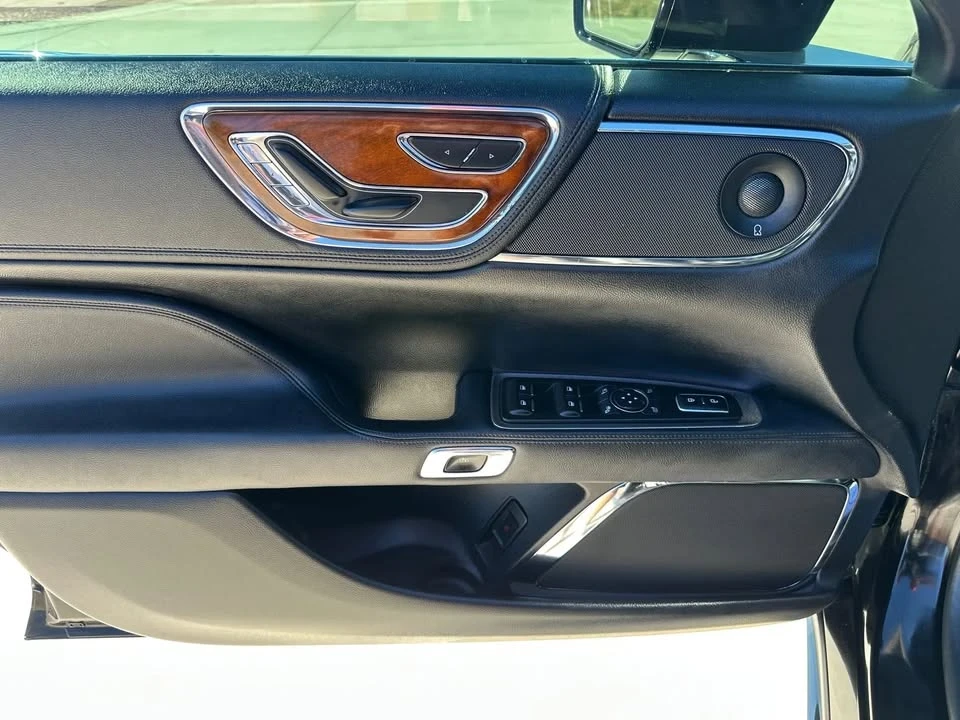 2017 Lincoln Continental 10th Gen - Image 8 of 20