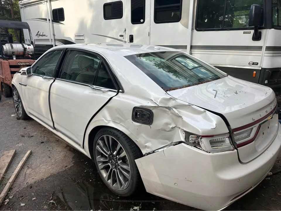 2017 Lincoln Continental 10th Gen - Image 4 of 5