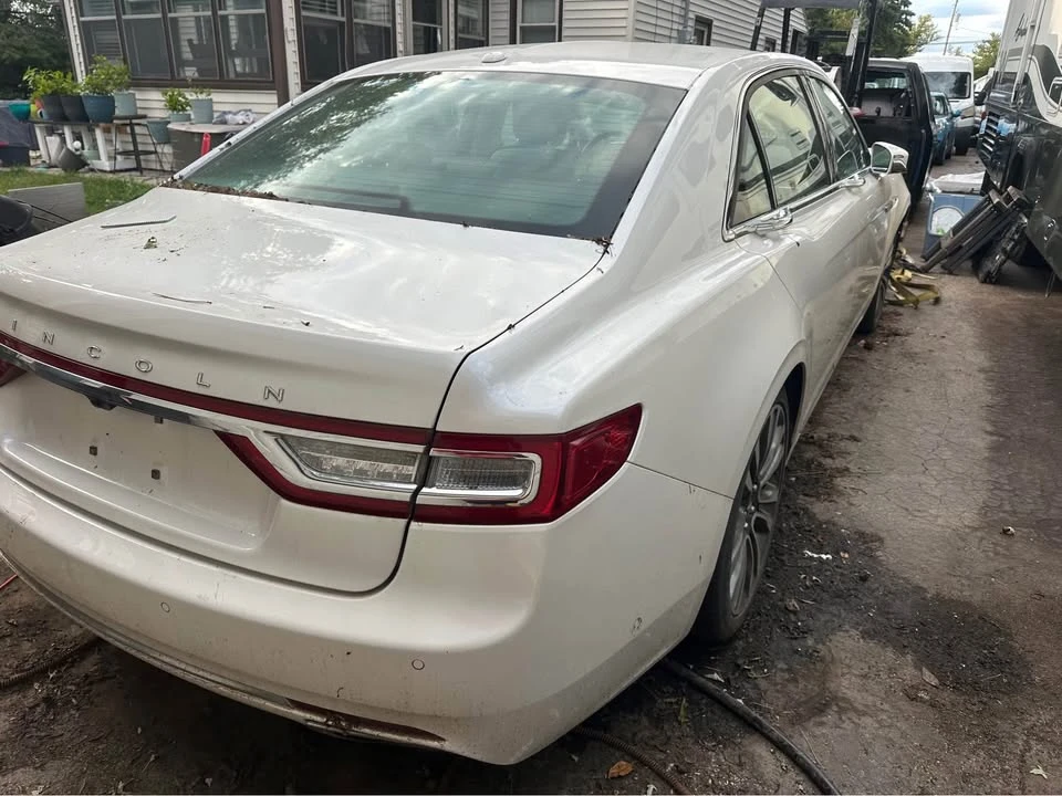 2017 Lincoln Continental 10th Gen - Image 3 of 5