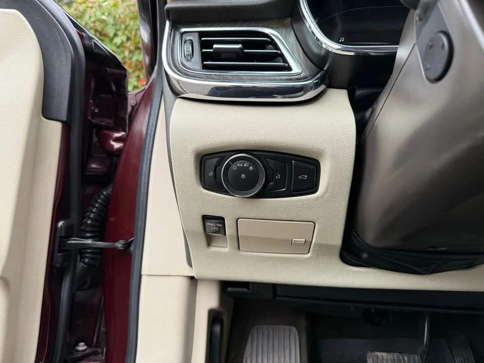 2017 Lincoln Continental 10th Gen - Image 18 of 19