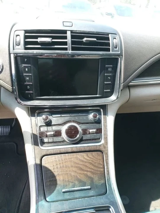 2017 Lincoln Continental 10th Gen - Image 6 of 10