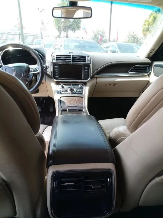 2017 Lincoln Continental 10th Gen - Image 5 of 10