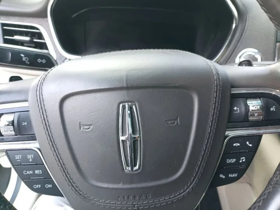 2017 Lincoln Continental 10th Gen - Image 7 of 10