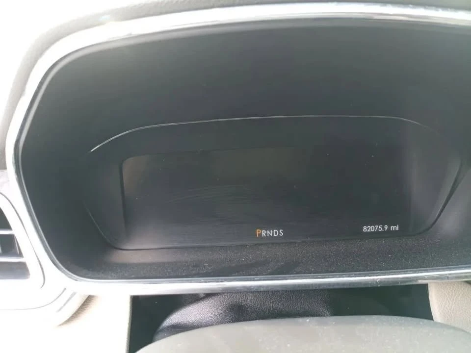 2017 Lincoln Continental 10th Gen - Image 8 of 10