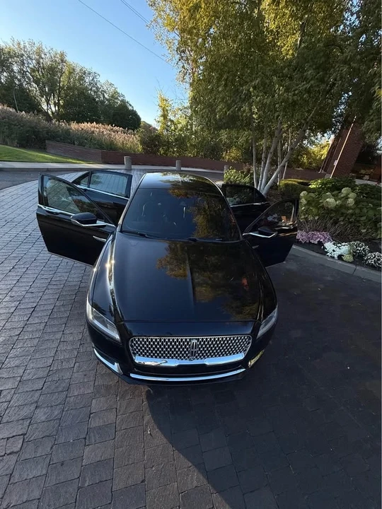 2017 Lincoln Continental 10th Gen - Image 10 of 16