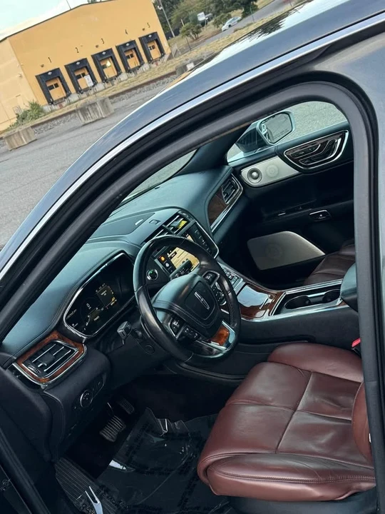 2017 Lincoln Continental 10th Gen - Image 8 of 11