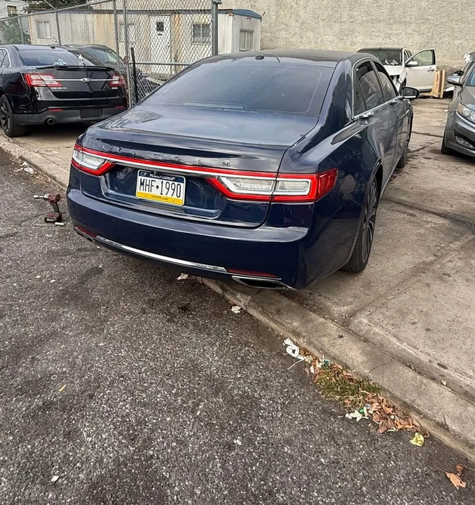 2017 Lincoln Continental 10th Gen - Image 2 of 6