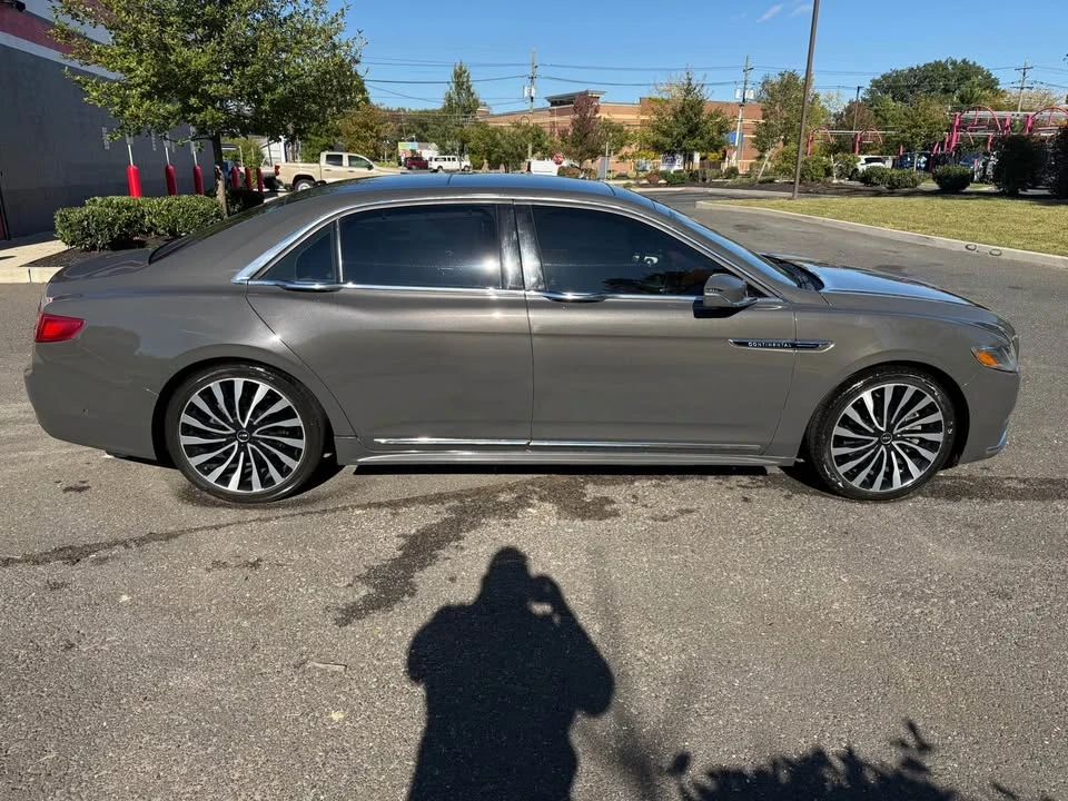 2017 Lincoln Continental 10th Gen - Image 2 of 18