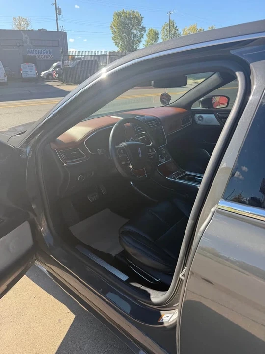 2017 Lincoln Continental 10th Gen - Image 4 of 8