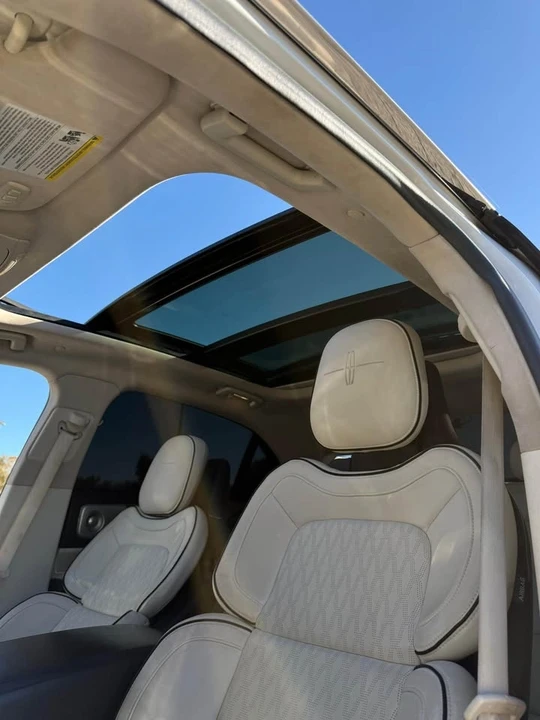 2017 Lincoln Continental 10th Gen - Image 10 of 13