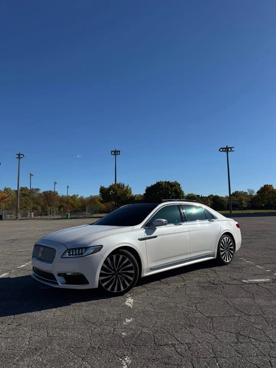 2017 Lincoln Continental 10th Gen - Image 2 of 13