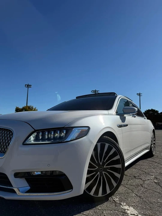 2017 Lincoln Continental 10th Gen - Image 3 of 13