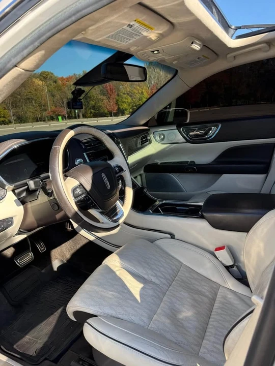 2017 Lincoln Continental 10th Gen - Image 8 of 13