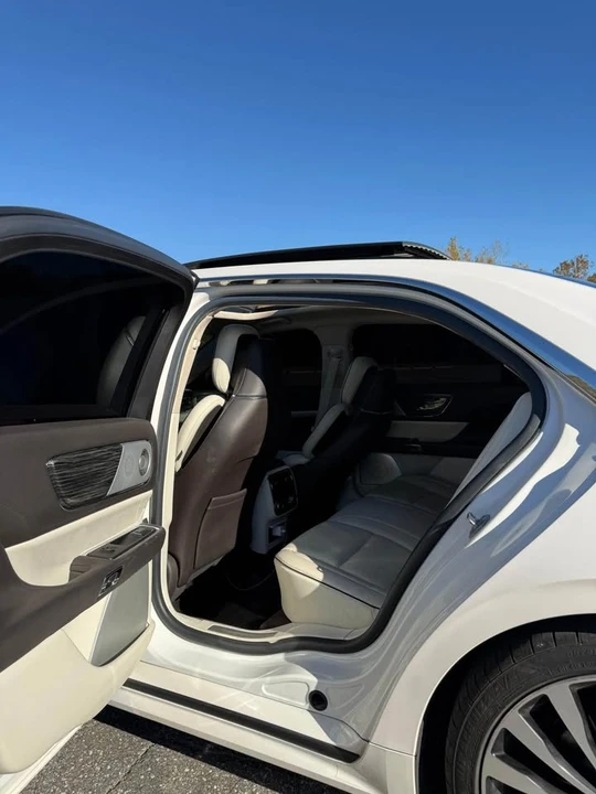 2017 Lincoln Continental 10th Gen - Image 11 of 13
